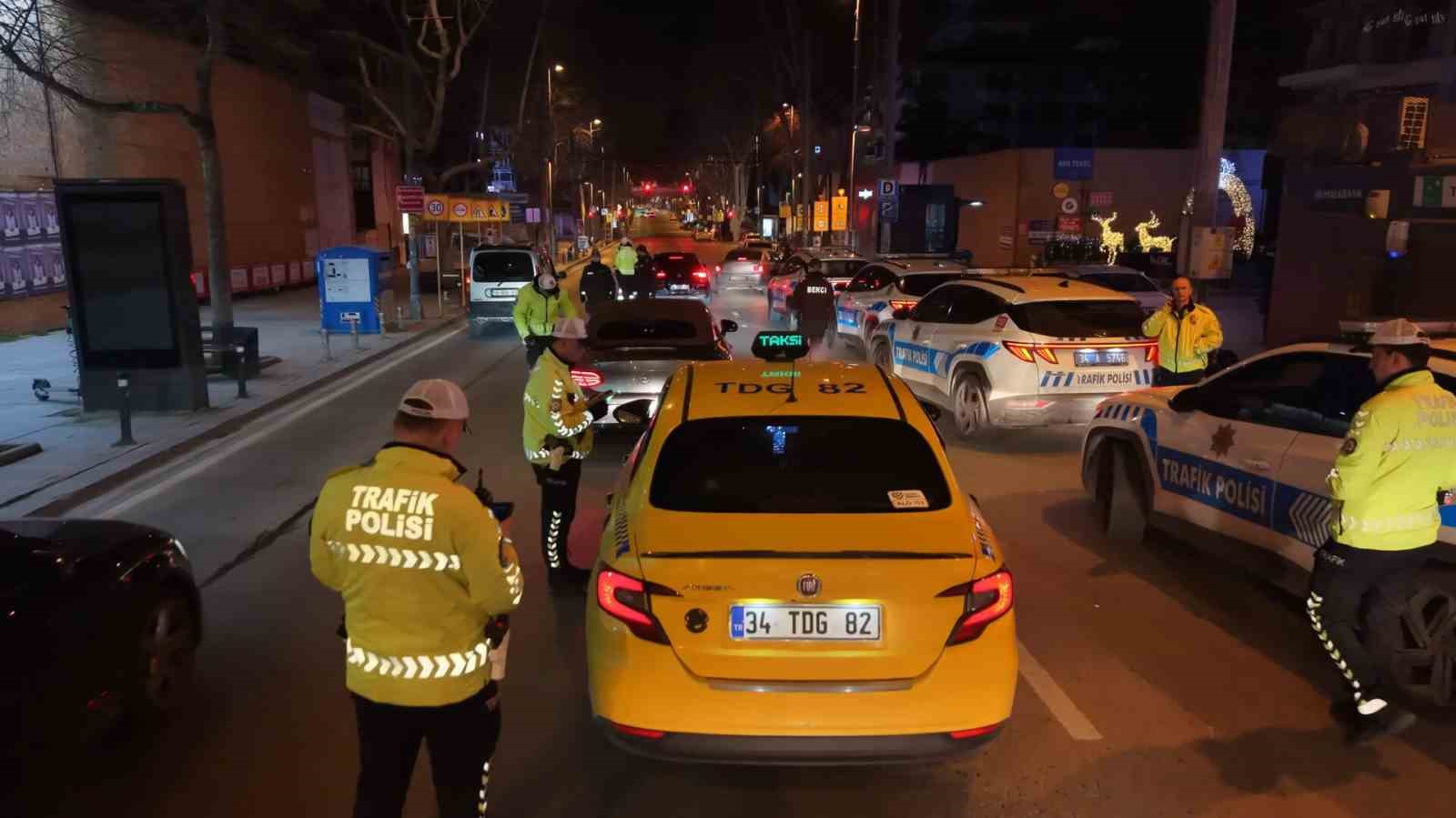 Kadıköy’de alkol denetimi: Alkollü sürücülere geçit yok
