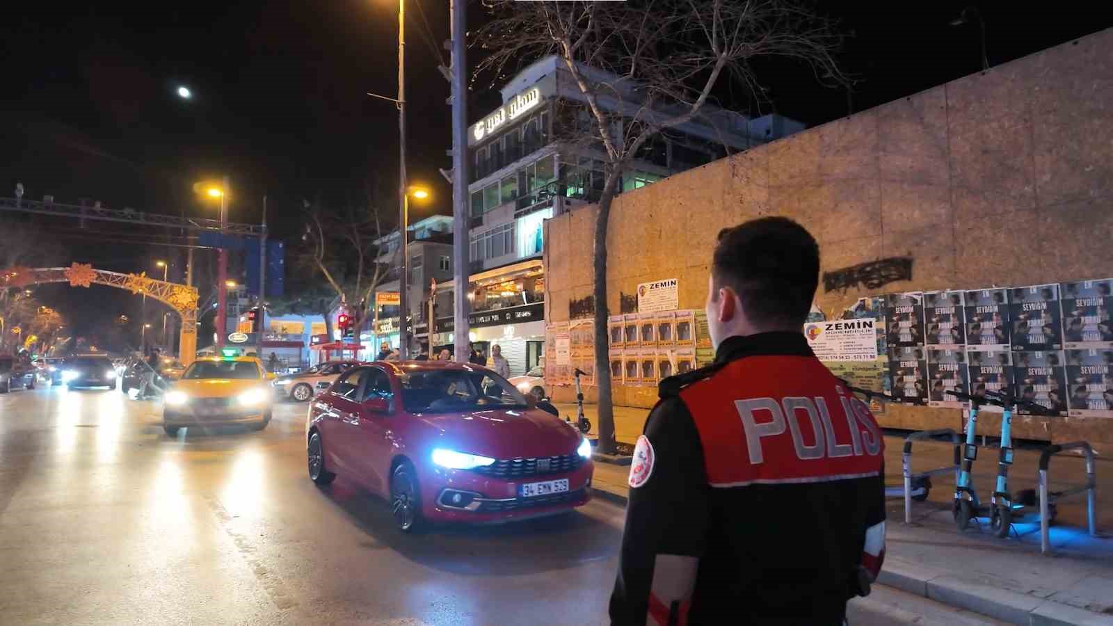 Kadıköy’de gece denetimleri: 1.2 milyon TL ceza, 159 araç trafikten men
