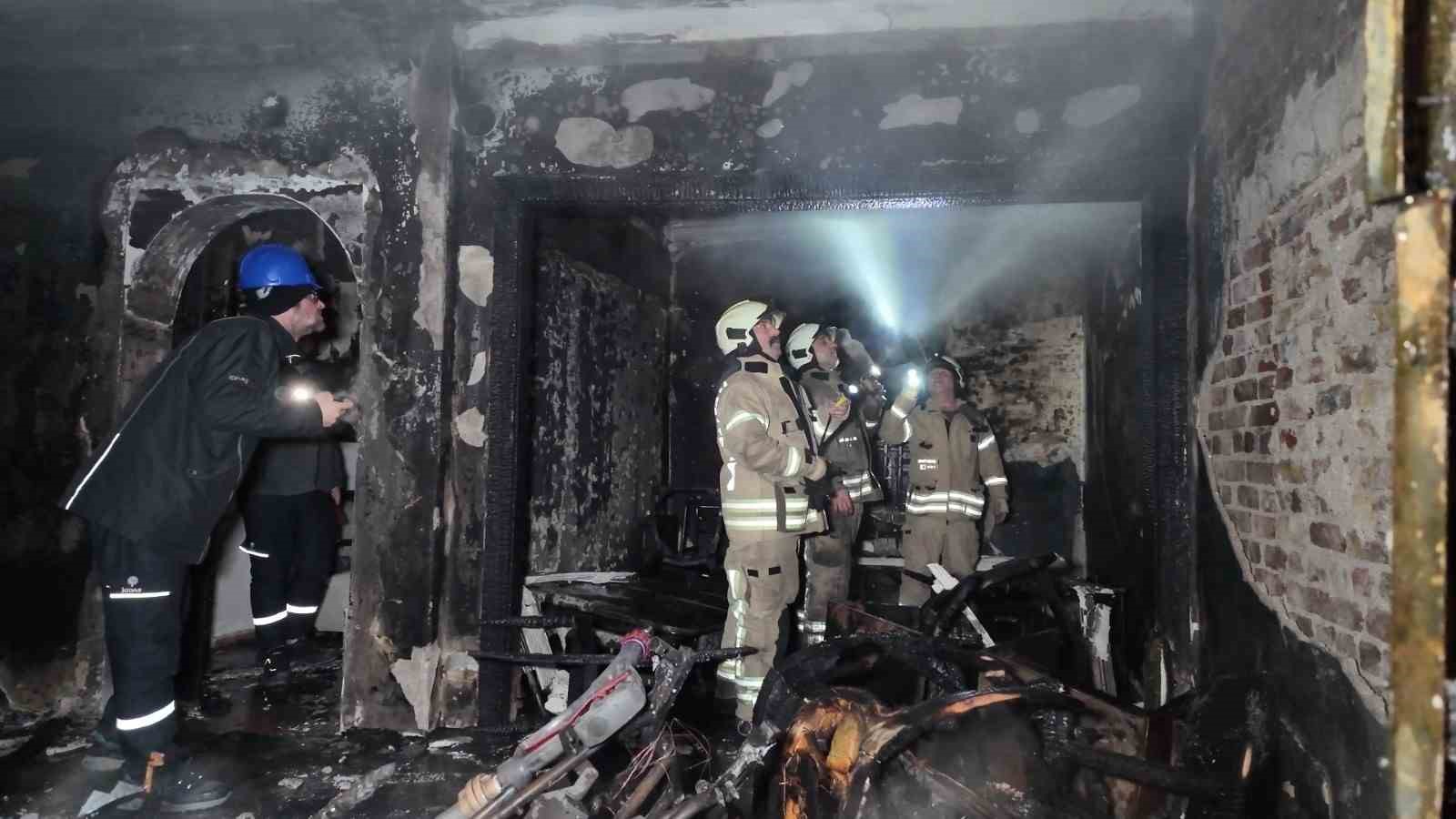 Kadıköy’de korkutan yangın: 1’i ağır 8 yaralı
