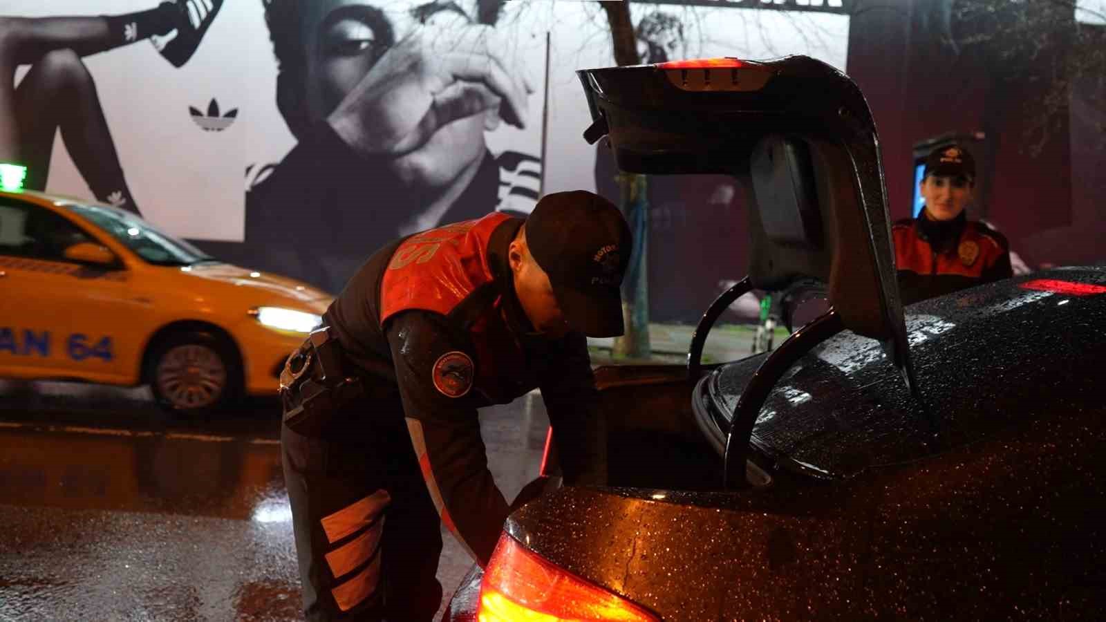 Kadıköy’de kural tanımayana geçit yok: Trafikte ihlale anında müdahale
