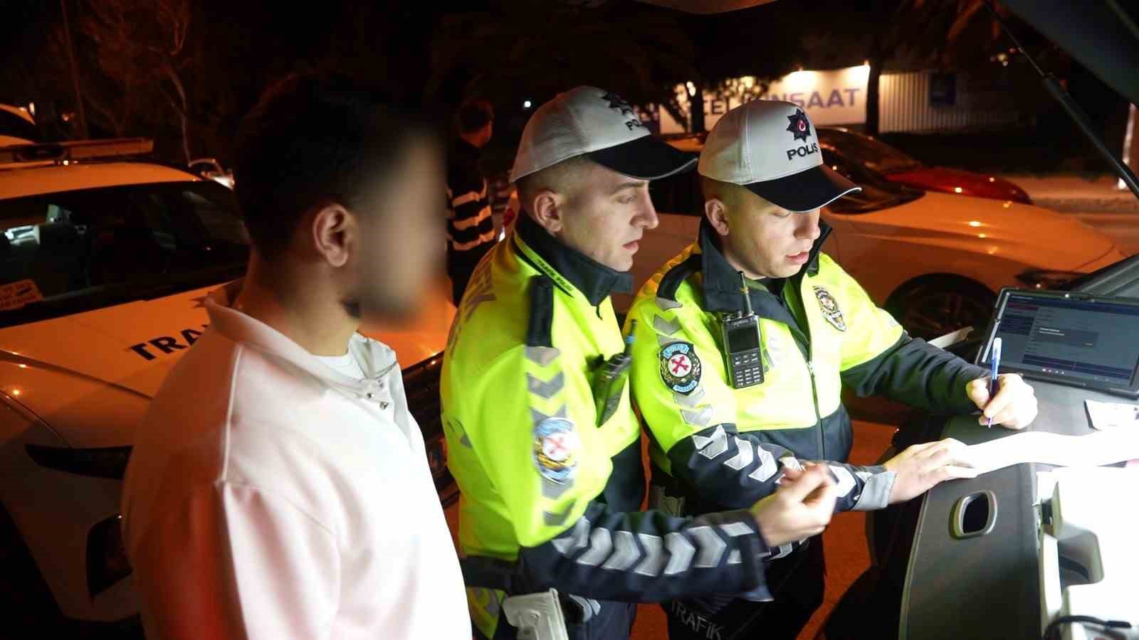 Kadıköy’de makas atan sürücü: "90 bin lirasında değilim ama arabamı bağlama"
