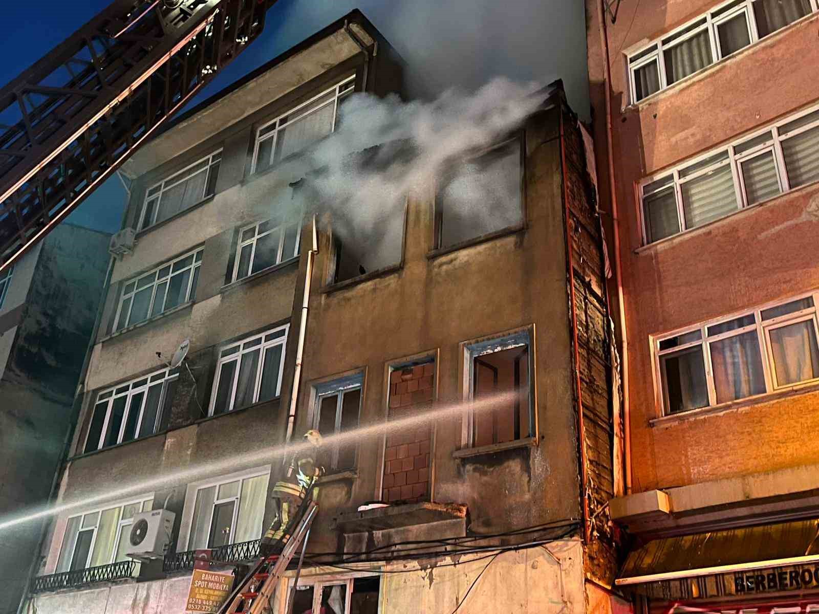Kadıköy’de metruk binada çıkan yangın korkuttu

