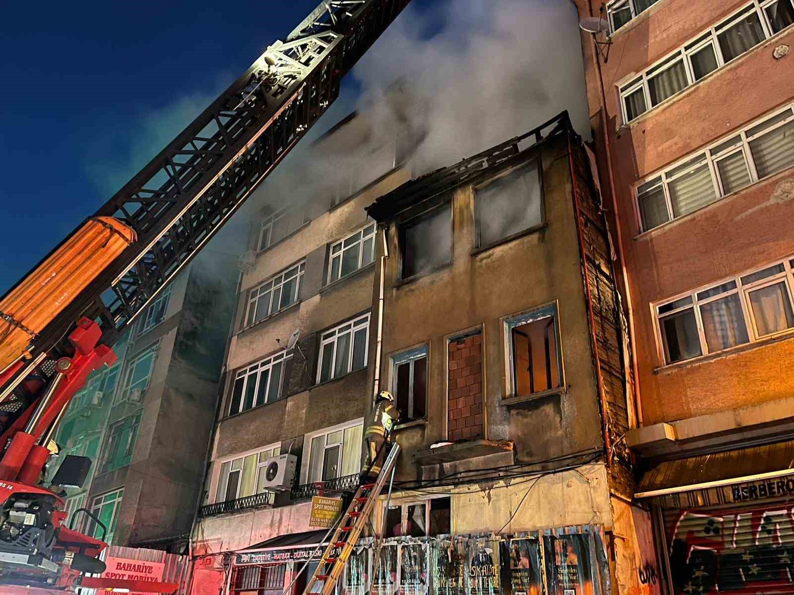 Kadıköy’de metruk binada çıkan yangın korkuttu
