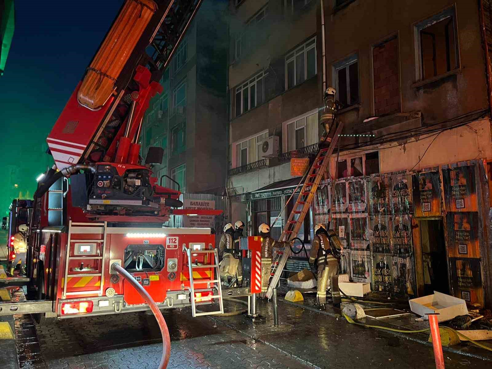 Kadıköy’de metruk binada çıkan yangın korkuttu
