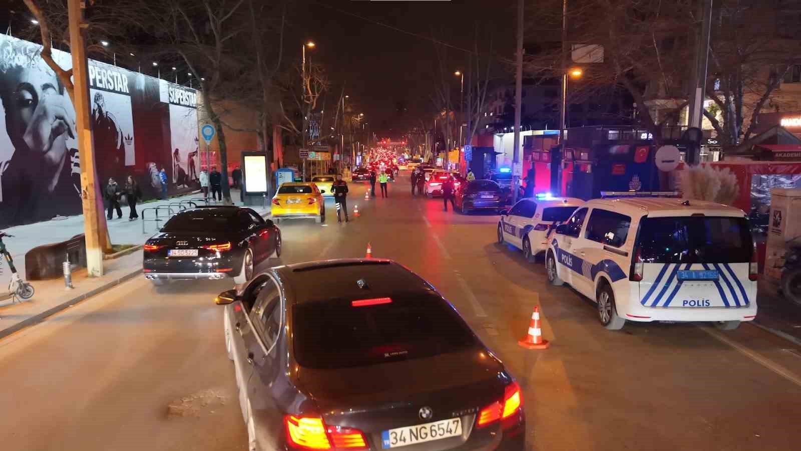 Kadıköy’de trafik ve asayiş denetimi: 2 milyon ceza, 80 araç trafikten men
