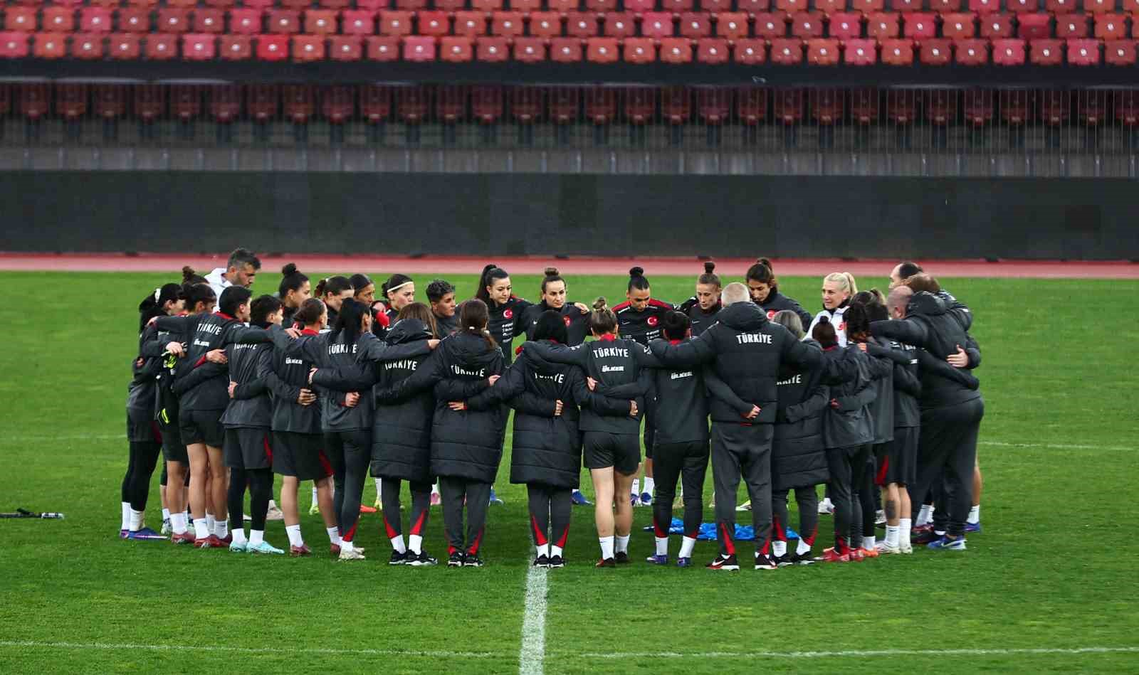 Kadın A Milli Takımı, İsviçre karşısında
Kadın A Milli Takımı, İsviçre karşısında