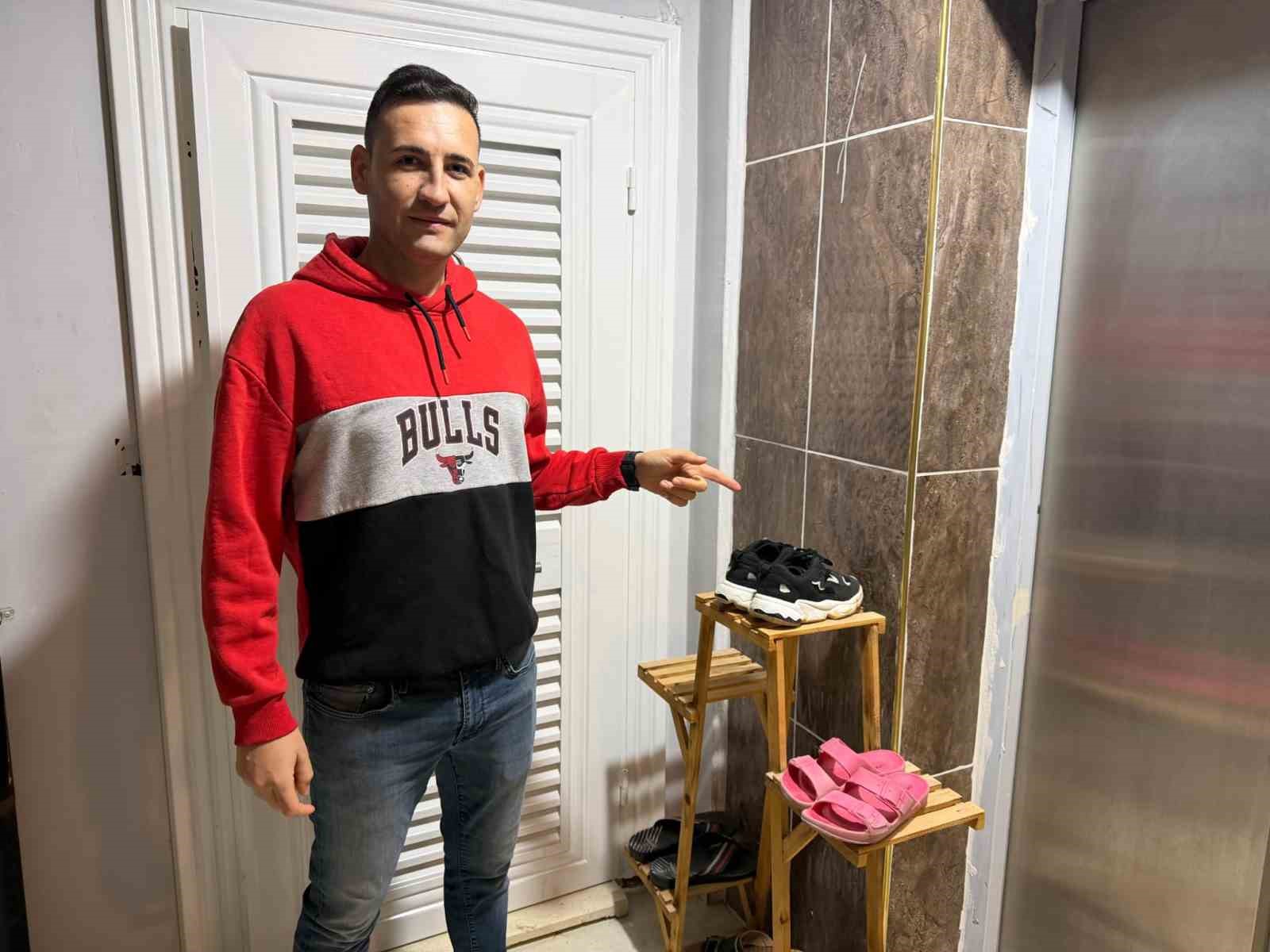 Kadın hırsızlar beğendikleri ayakkabıları böyle çaldı
