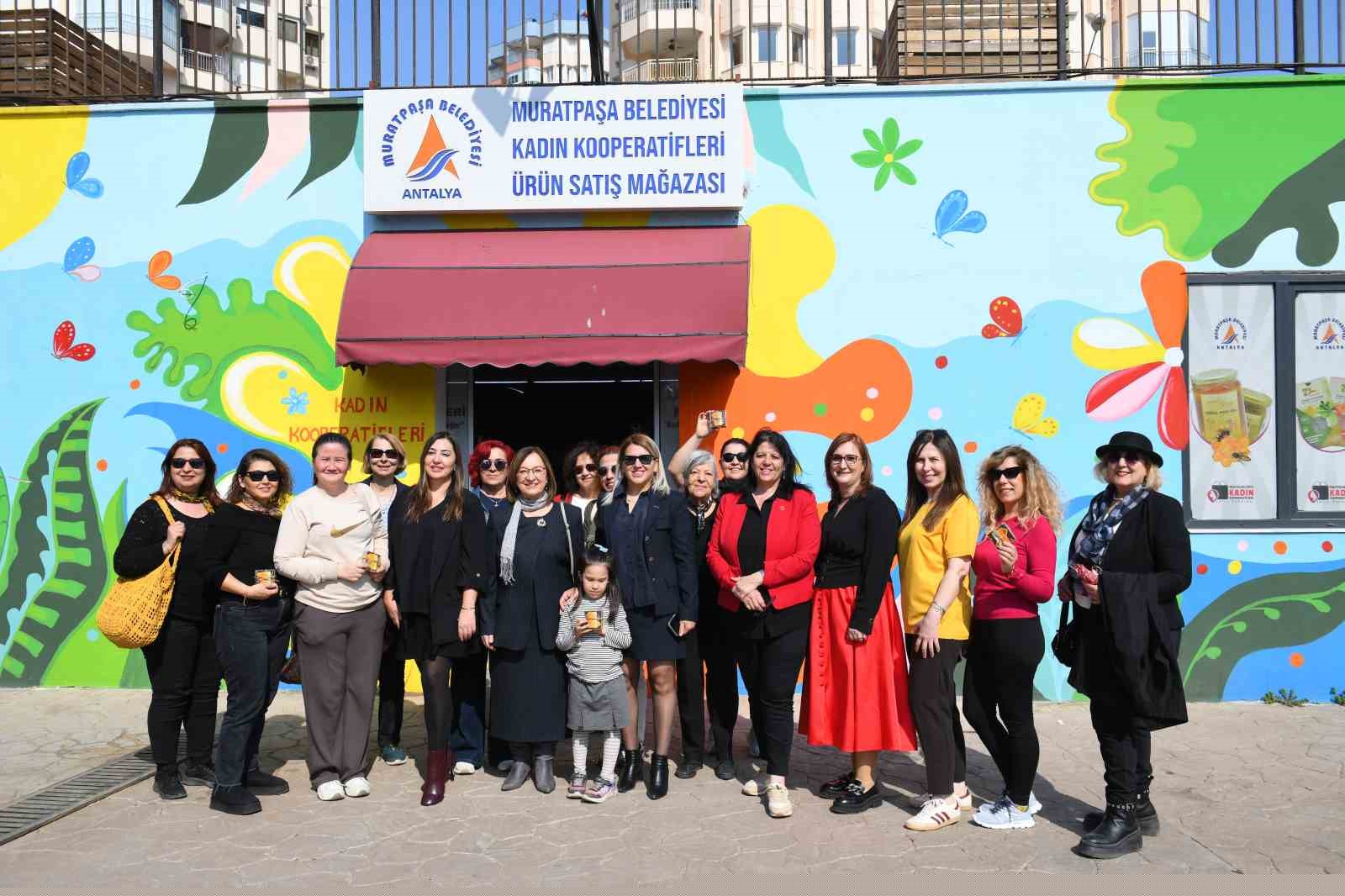 Kadın kooperatiflerinden bal mumu atölyesi
