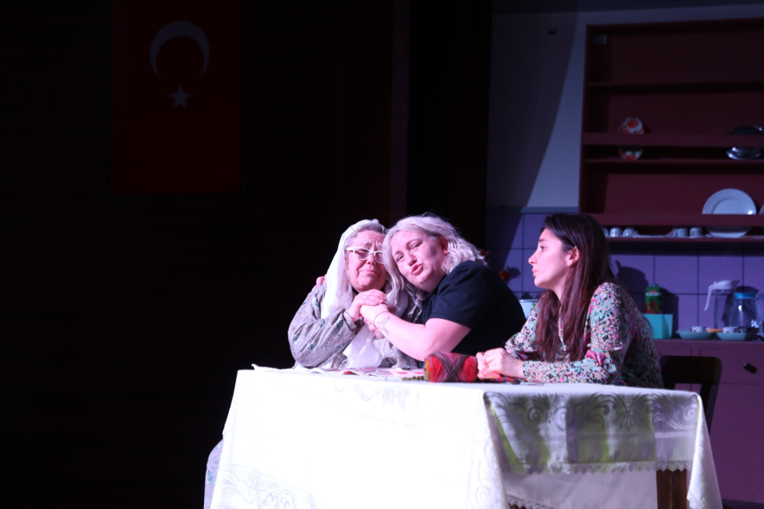 Kadın sığınağı sezon finalini yaptı
