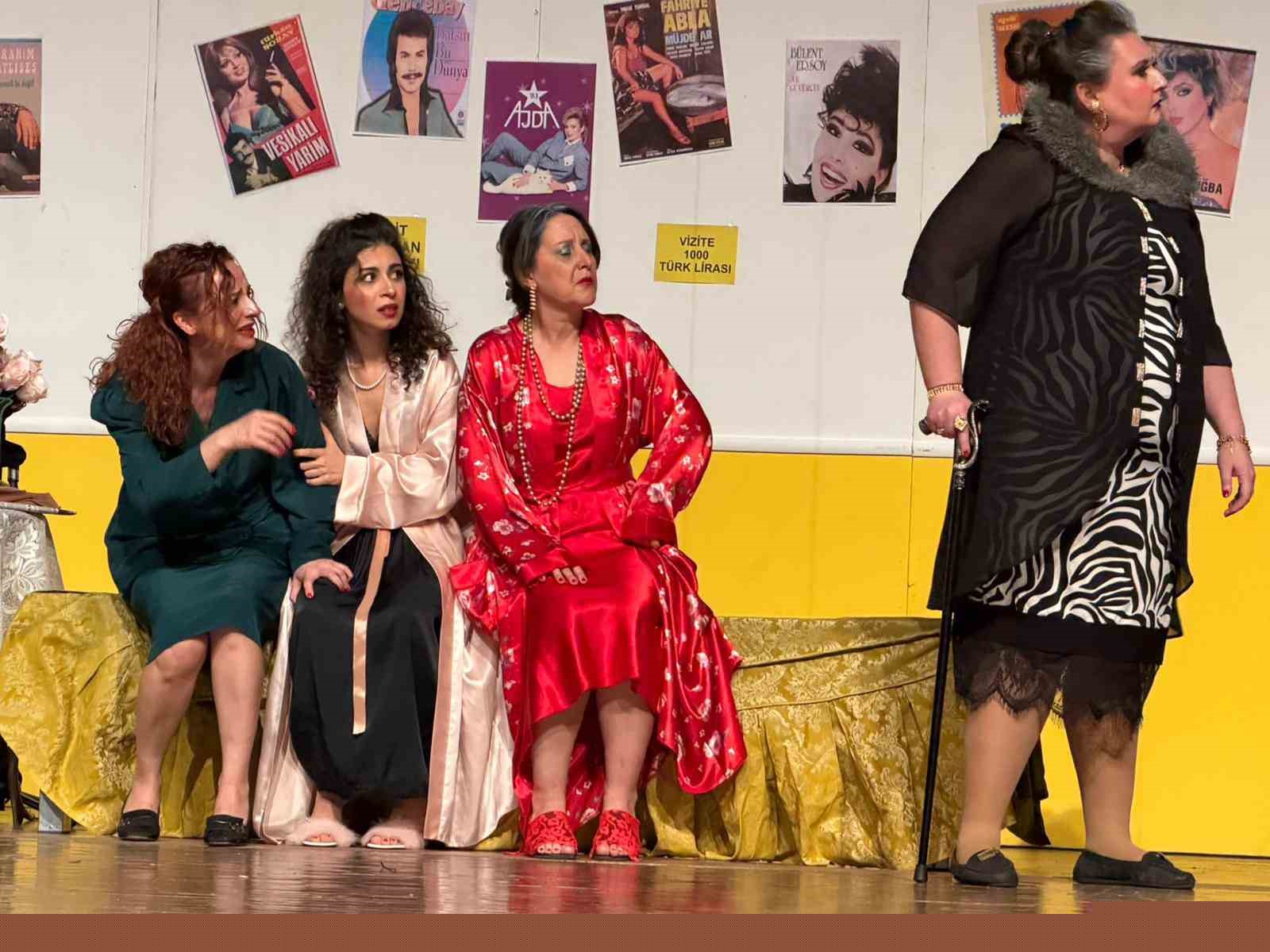 ‘Kadıncıklar’ oyunu büyük ilgi gördü
