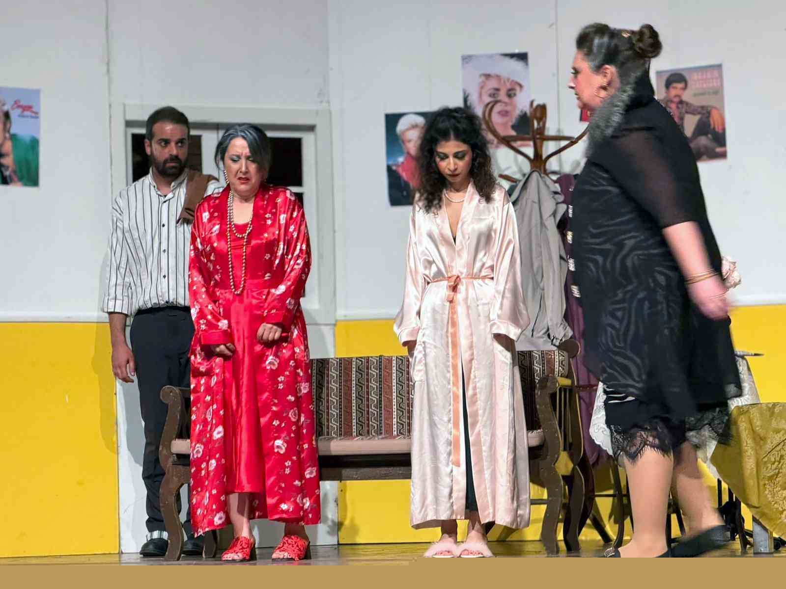 ‘Kadıncıklar’ oyunu büyük ilgi gördü
