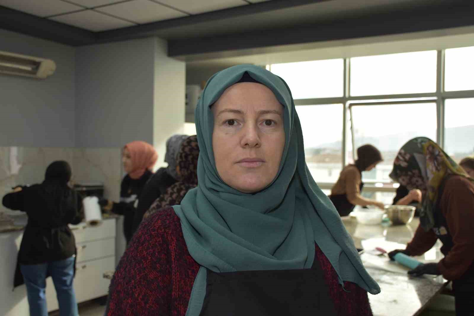 Kadınlar bu kursta hem öğreniyor, hem ailelerine destek oluyor

