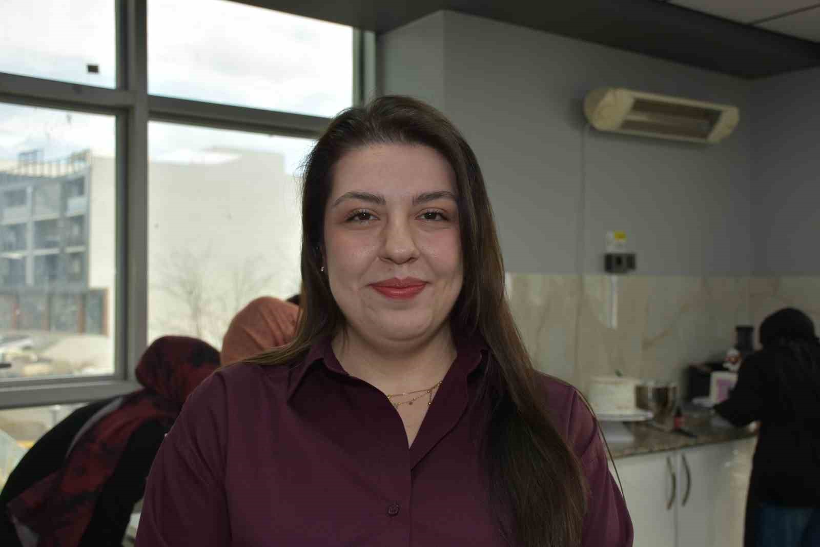 Kadınlar bu kursta hem öğreniyor, hem ailelerine destek oluyor
