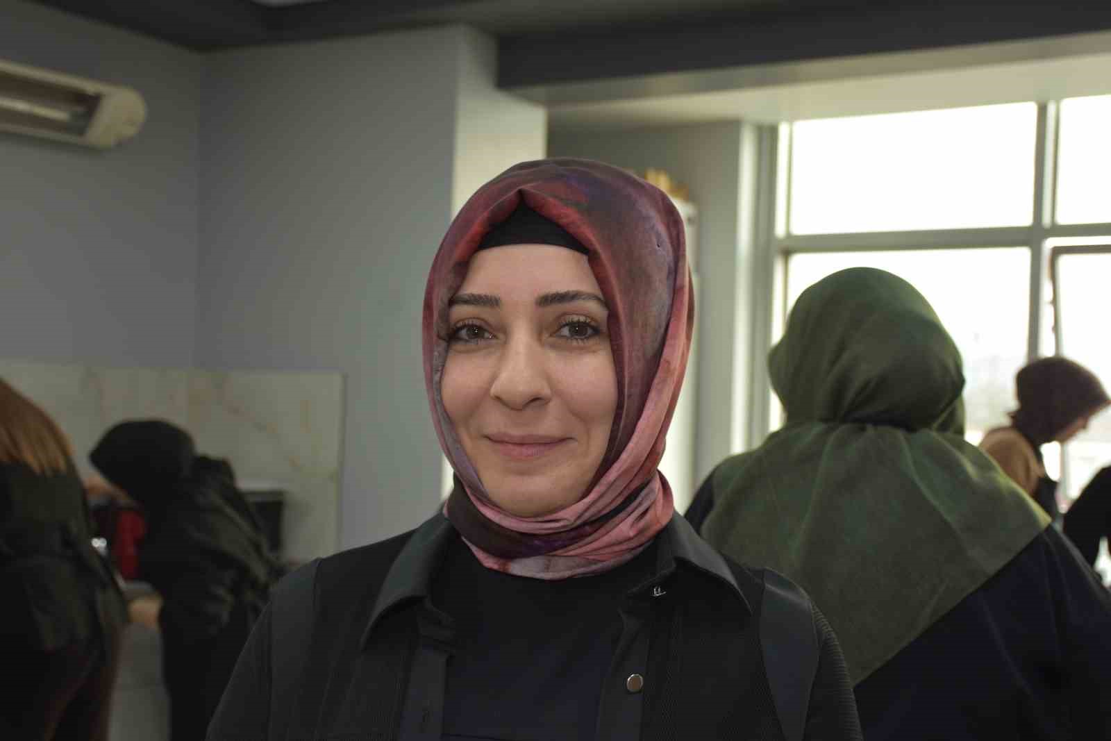 Kadınlar bu kursta hem öğreniyor, hem ailelerine destek oluyor
