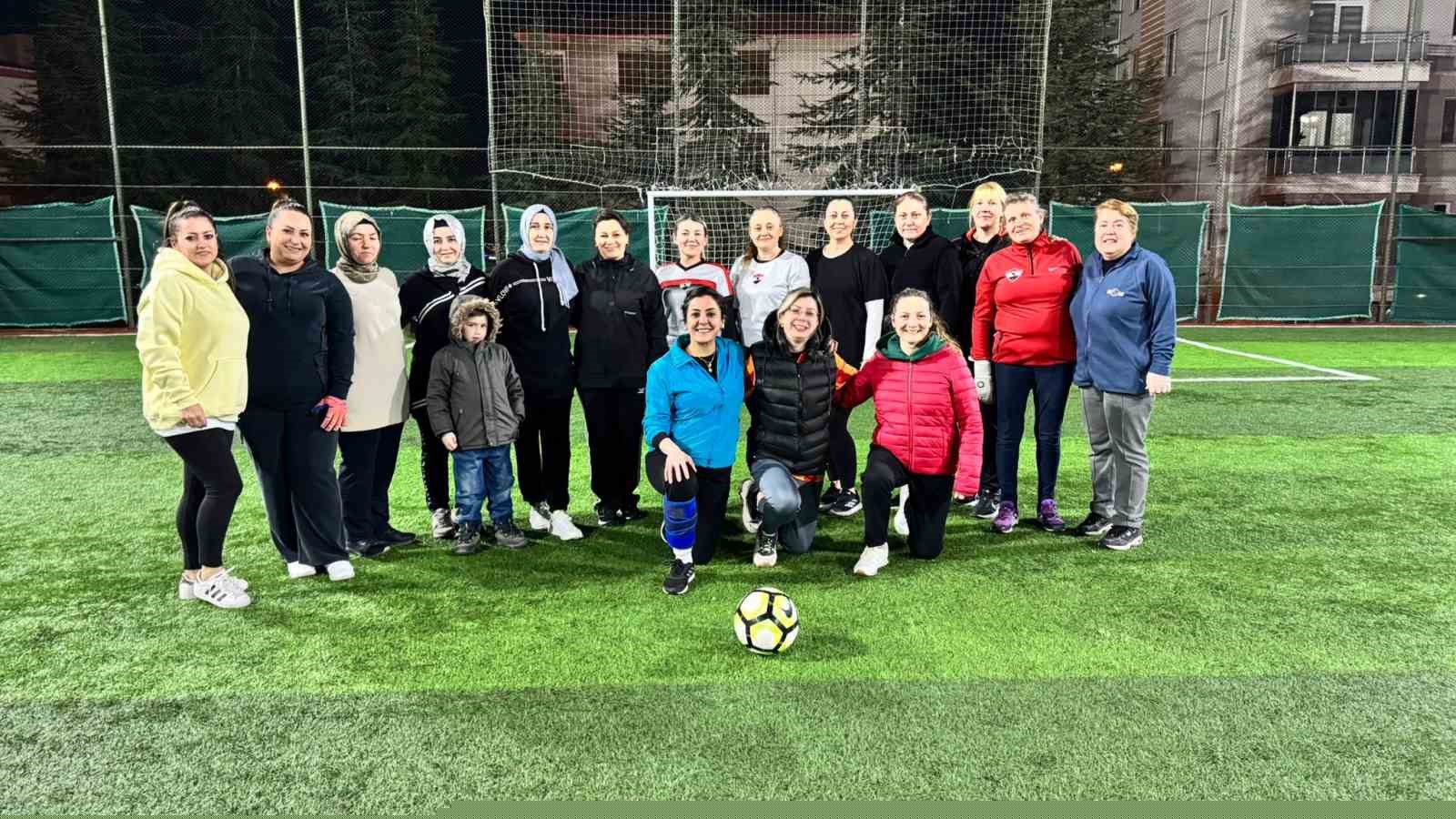 Kadınlar futbol maçıyla günlerini kutladı
