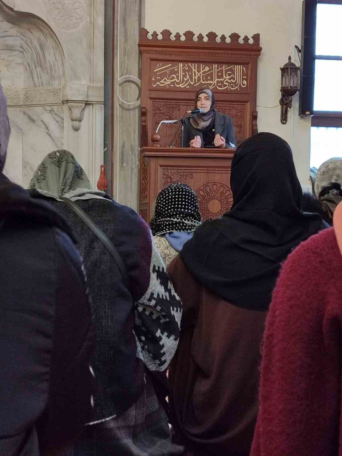 Kadınlara Berat gecesinin faziletleri anlatıldı
