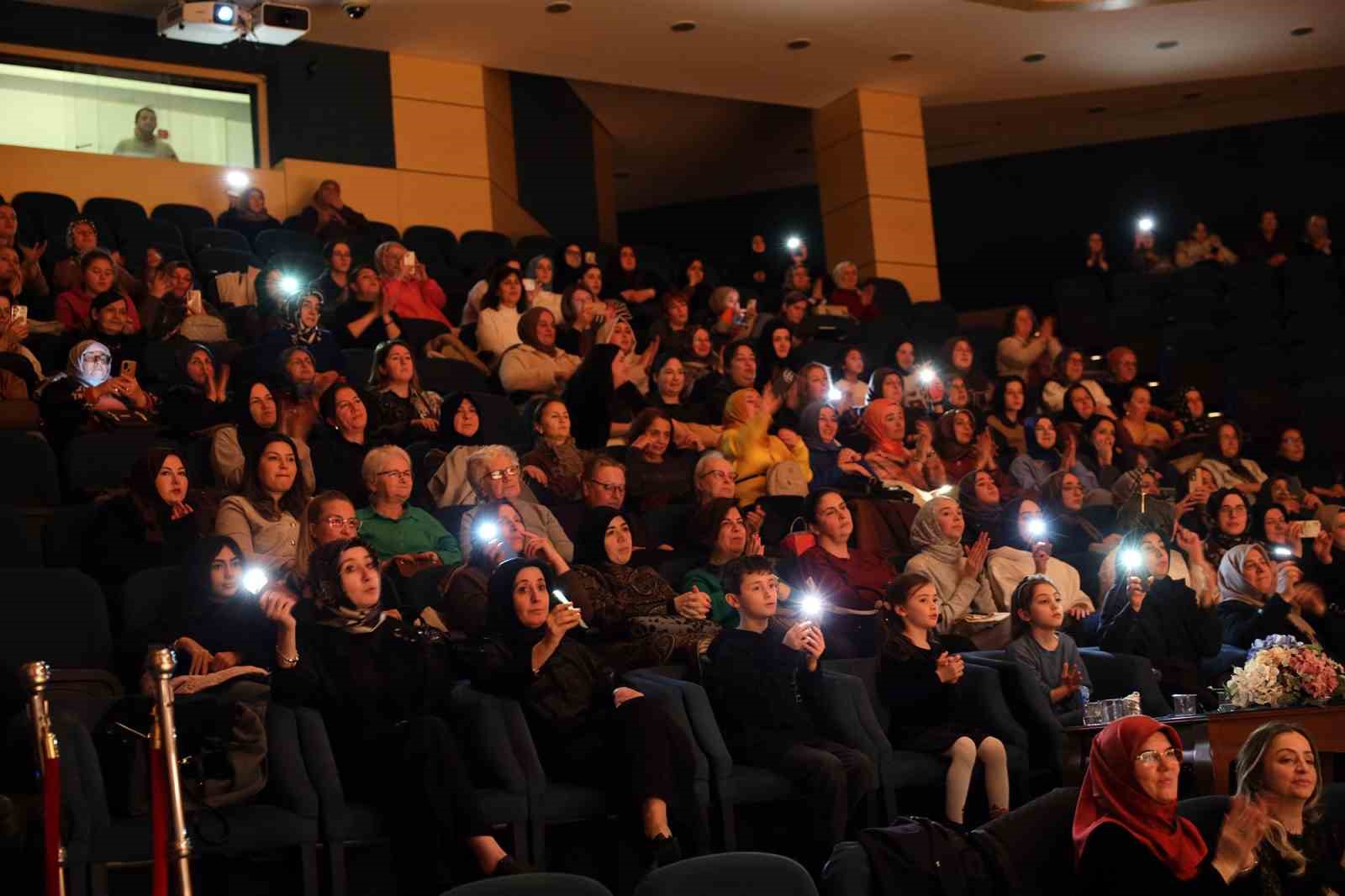 Kadınlara özel "Unutulmayan Şarkılar" konserine yoğun ilgi
