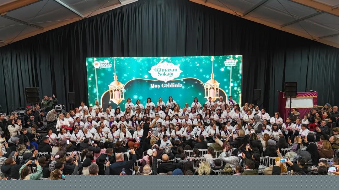 Kadınlardan ritim gösterisi
