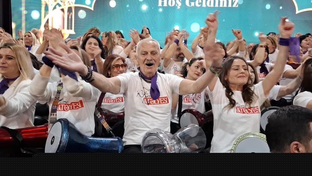 Kadınlardan ritim gösterisi
