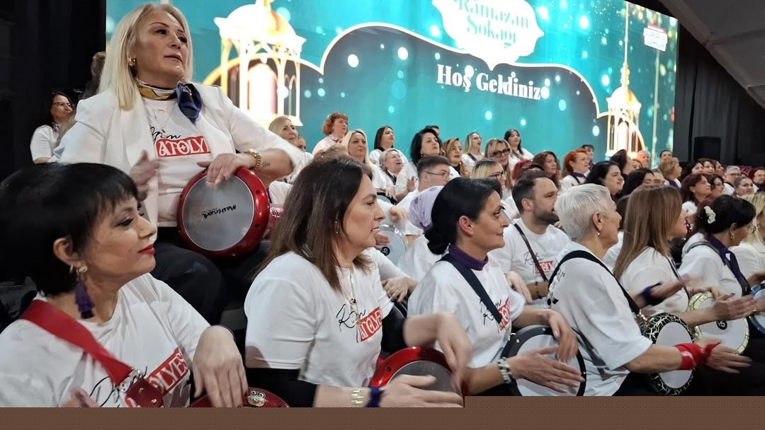 Kadınlardan ritim gösterisi
