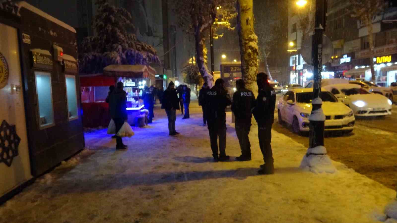 Kadınların bıçaklı kavgası kanlı bitti: 1 ölü, 1 yaralı
