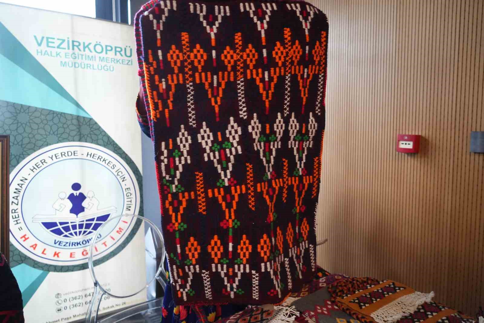 Kadınların el emeğiyle dokuduğu geleneksel kilimler ilgi bekliyor
