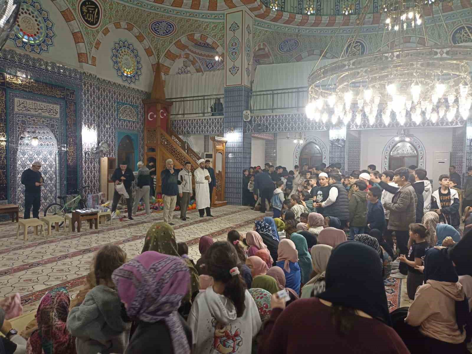 Kadir Gecesinde 271 çocukla anlamlı buluşma
