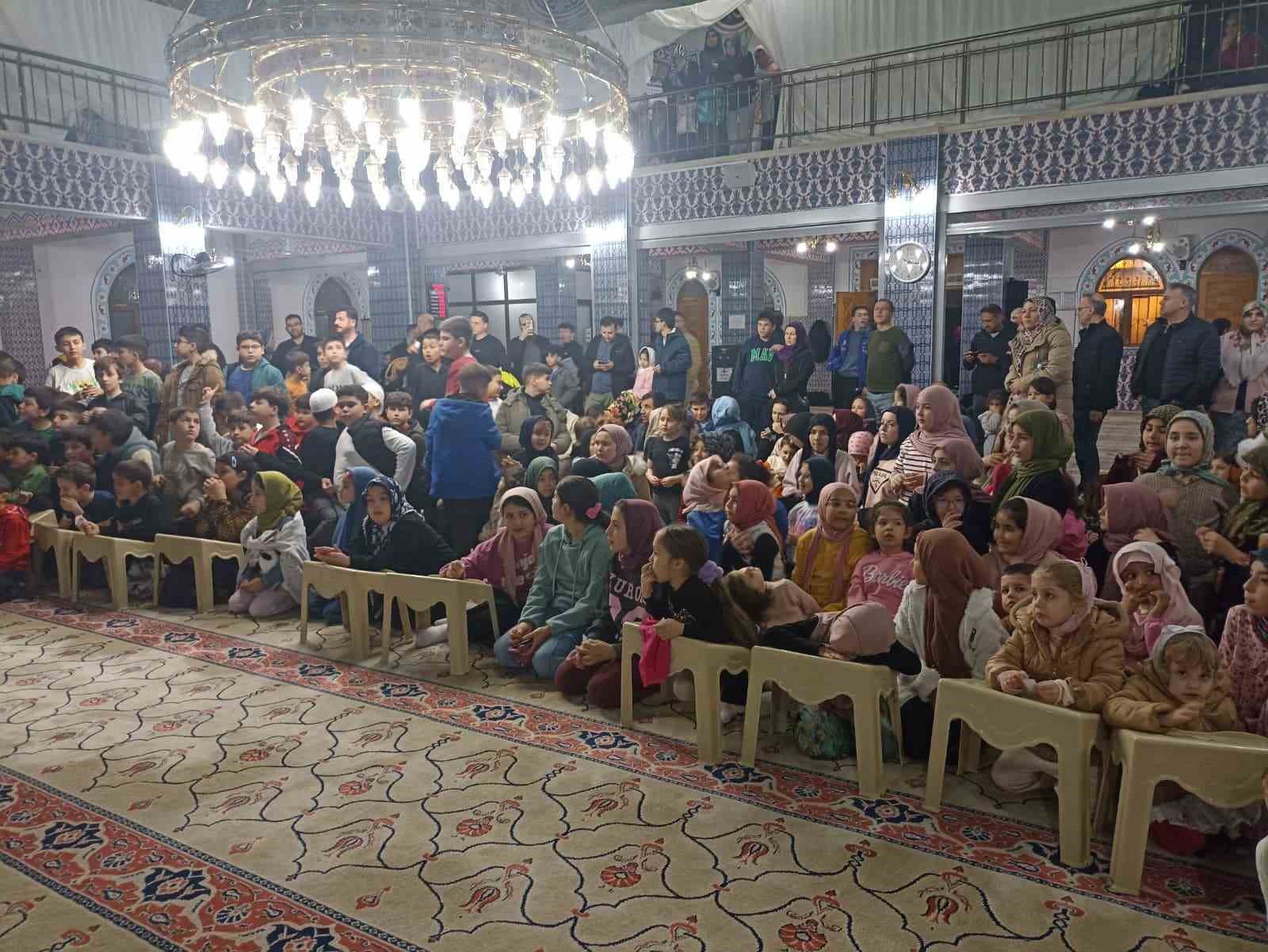 Kadir Gecesinde 271 çocukla anlamlı buluşma
