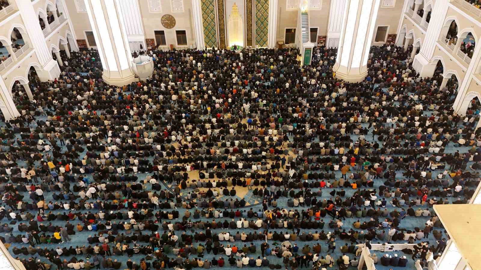 Kadir Gecesi’nde Şahinbey Millet Cami doldu taştı
