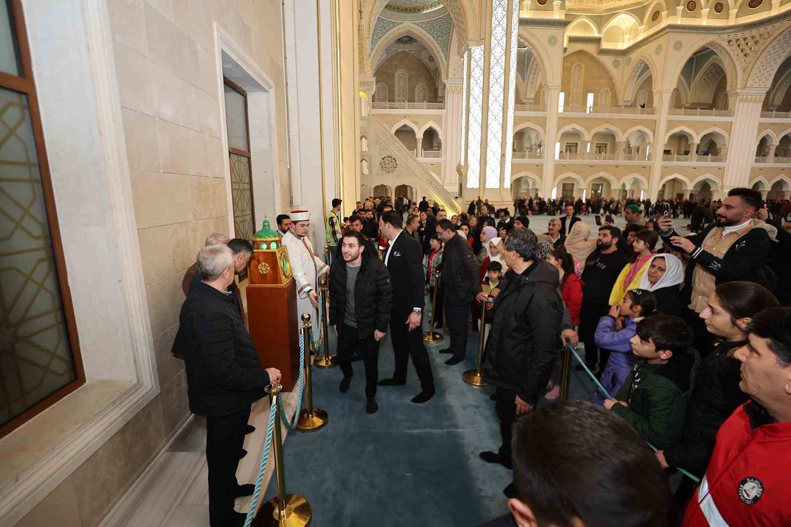 Kadir Gecesi’nde Şahinbey Millet Cami doldu taştı
