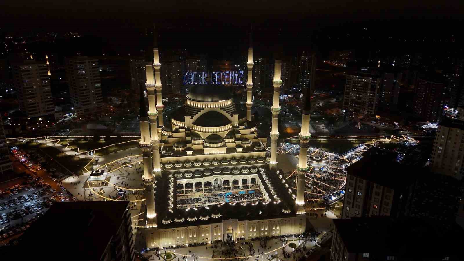 Kadir Gecesi’nde Şahinbey Millet Cami doldu taştı
