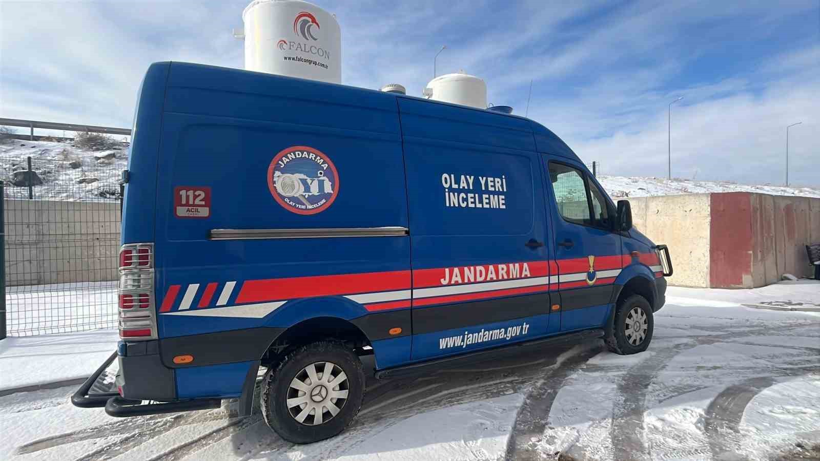 Kafası bazaya sıkışan minik Amine öldü
