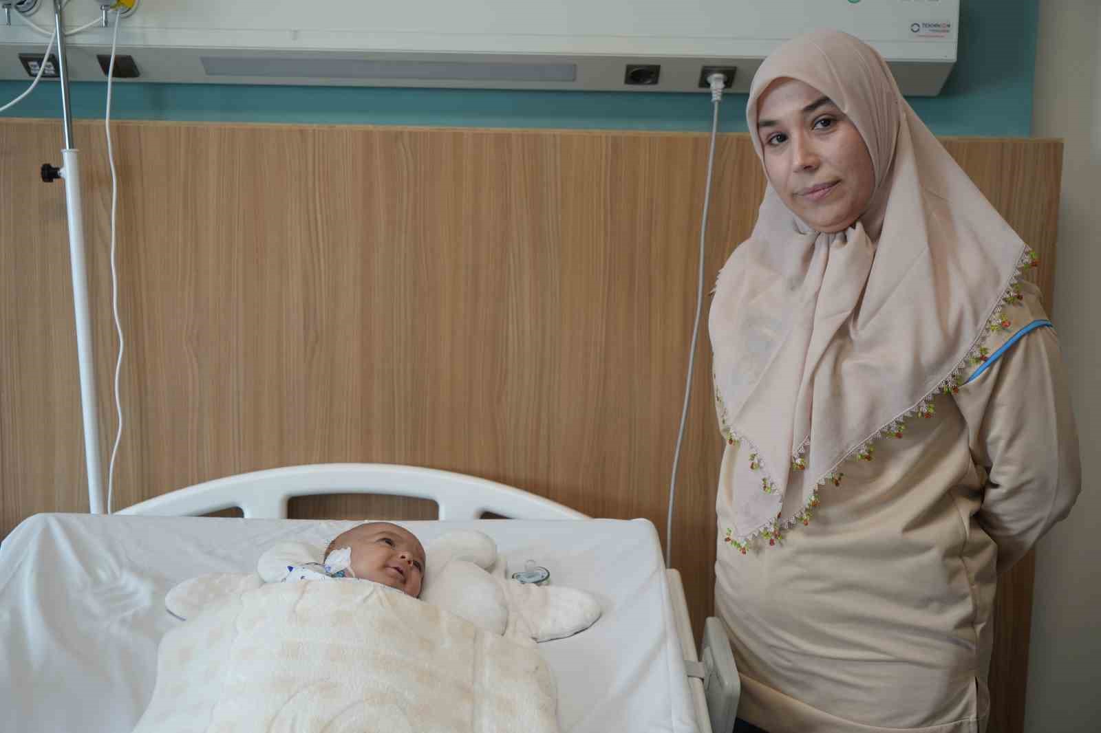 Kafasındaki nadir tümör alındı, hayata tekrar gülümsedi
Kafasındaki nadir tümör alındı, hayata tekrar gülümsedi