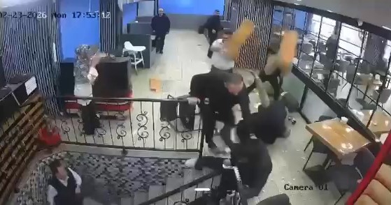 Kafede çıkan kavgada ortalık savaş alanına döndü: 100 bin liralık hasar
