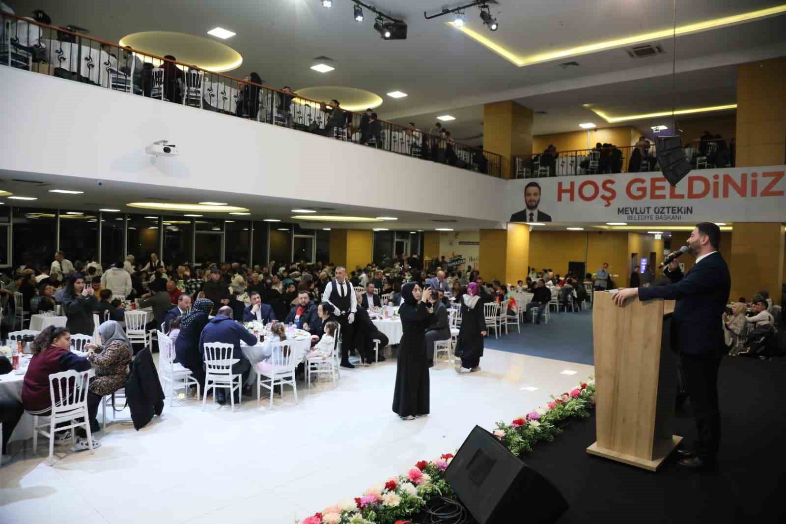 Kağıthane Belediyesi personeli geleneksel iftarda buluştu
