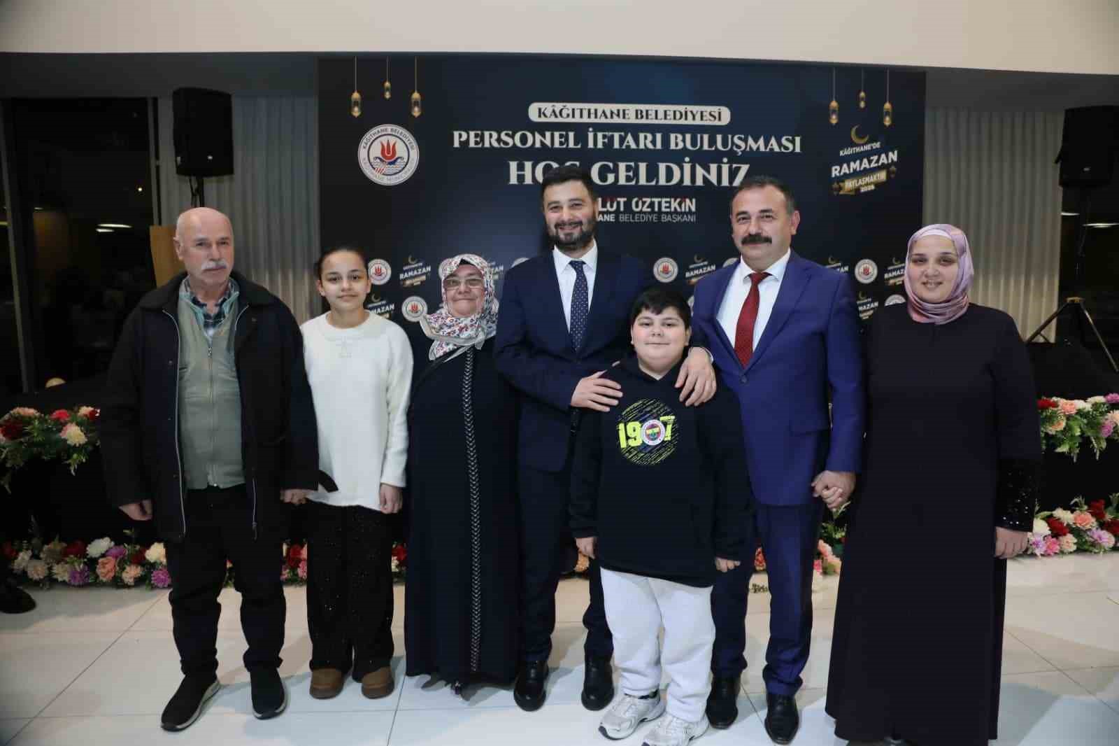 Kağıthane Belediyesi personeli geleneksel iftarda buluştu
