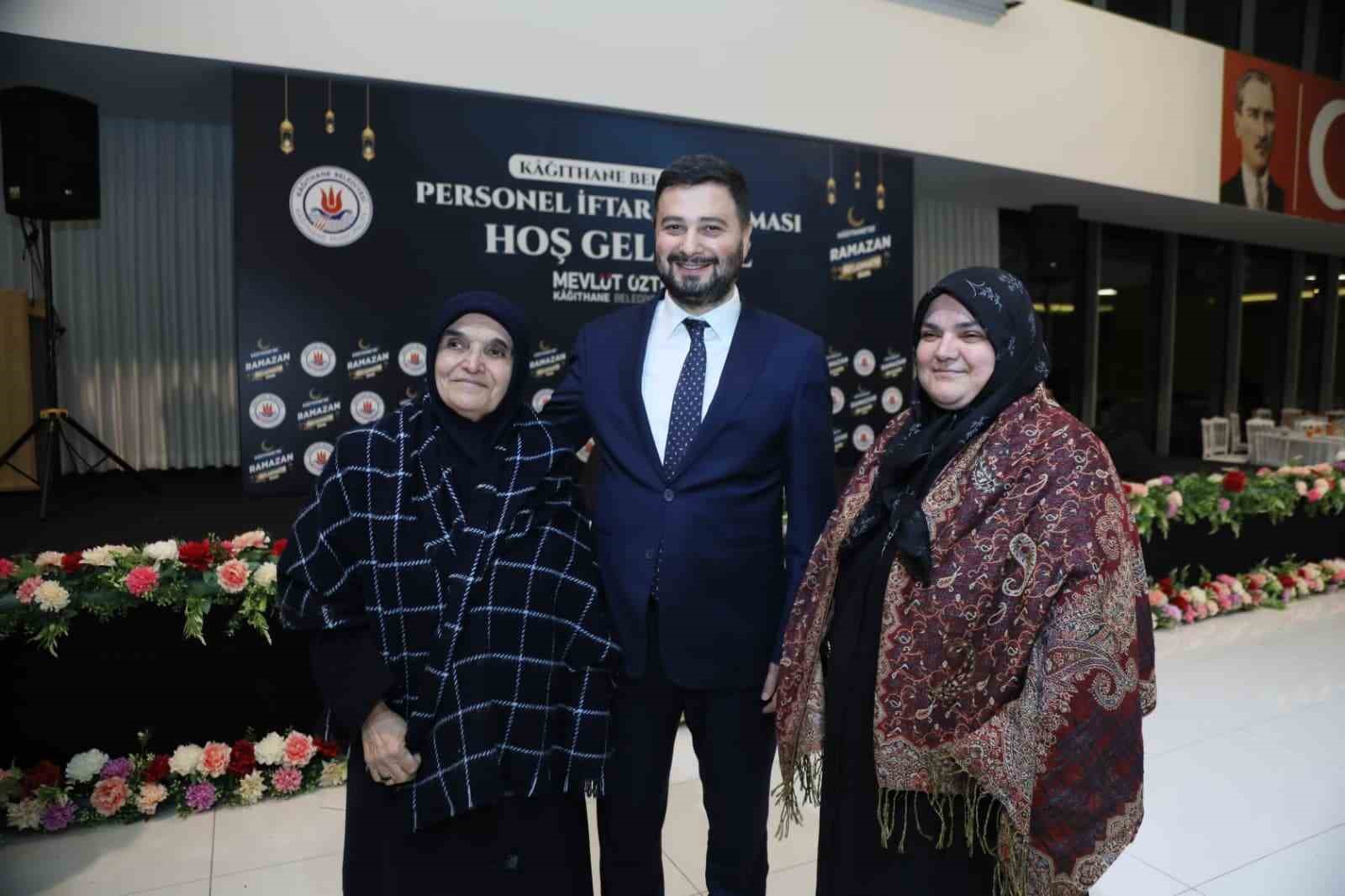 Kağıthane Belediyesi personeli geleneksel iftarda buluştu
