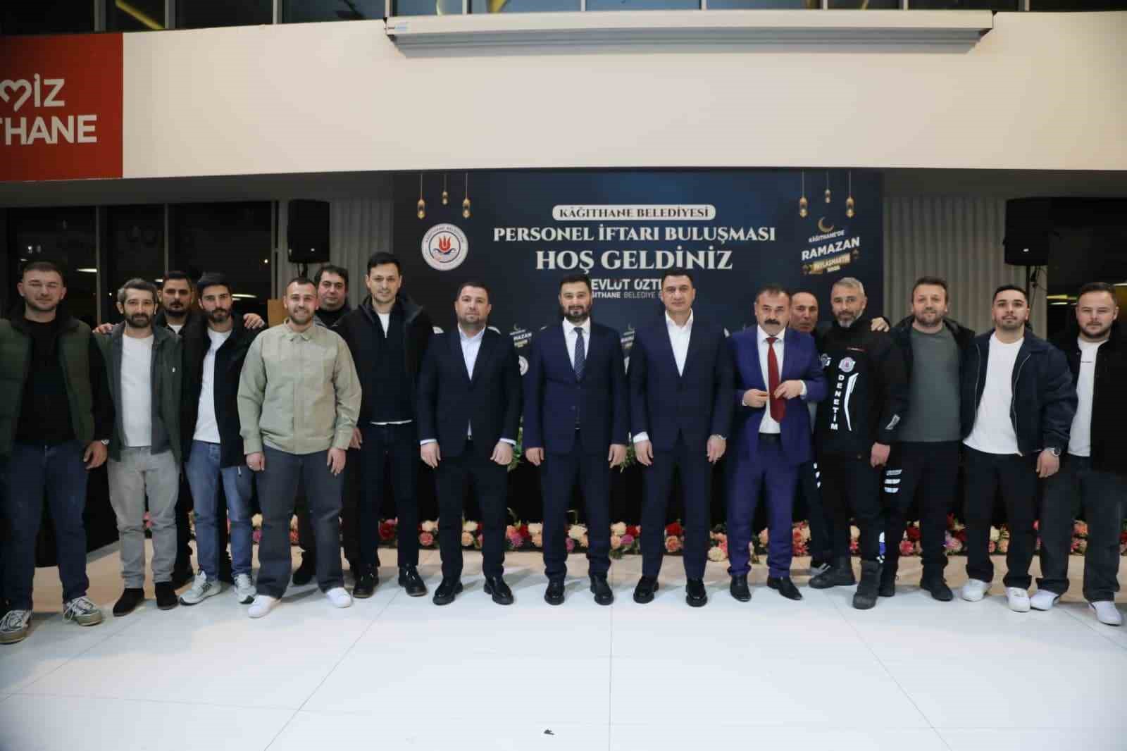 Kağıthane Belediyesi personeli geleneksel iftarda buluştu
