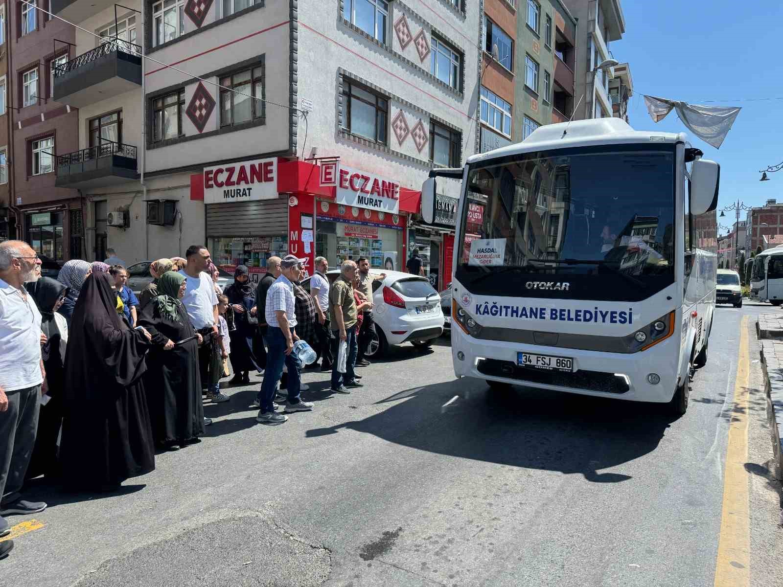 Kağıthane Belediyesi’nden kabir ziyaretlerine kolaylık
