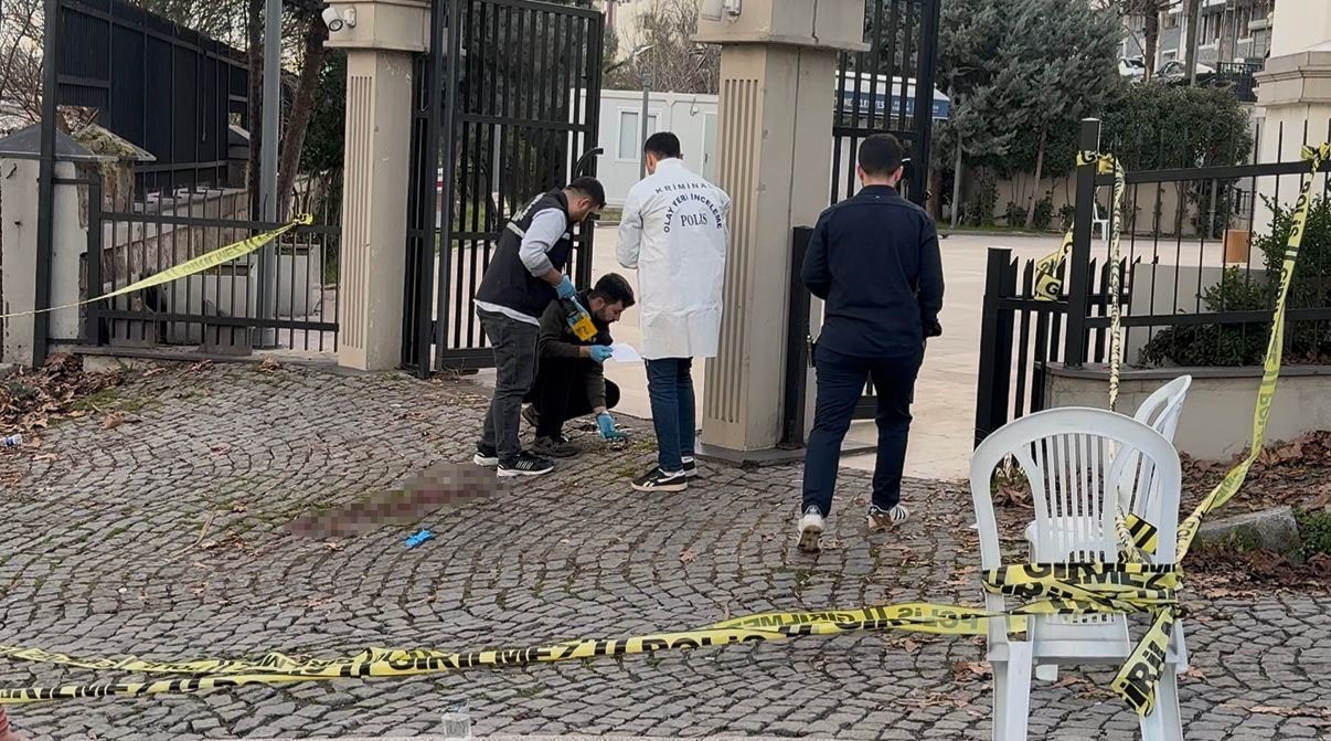 Kağıthane’de ağabey, annesinin cenazesinde kardeşini silahla vurarak öldürdü
Kağıthane’de ağabey, annesinin cenazesinde kardeşini silahla vurarak öldürdü