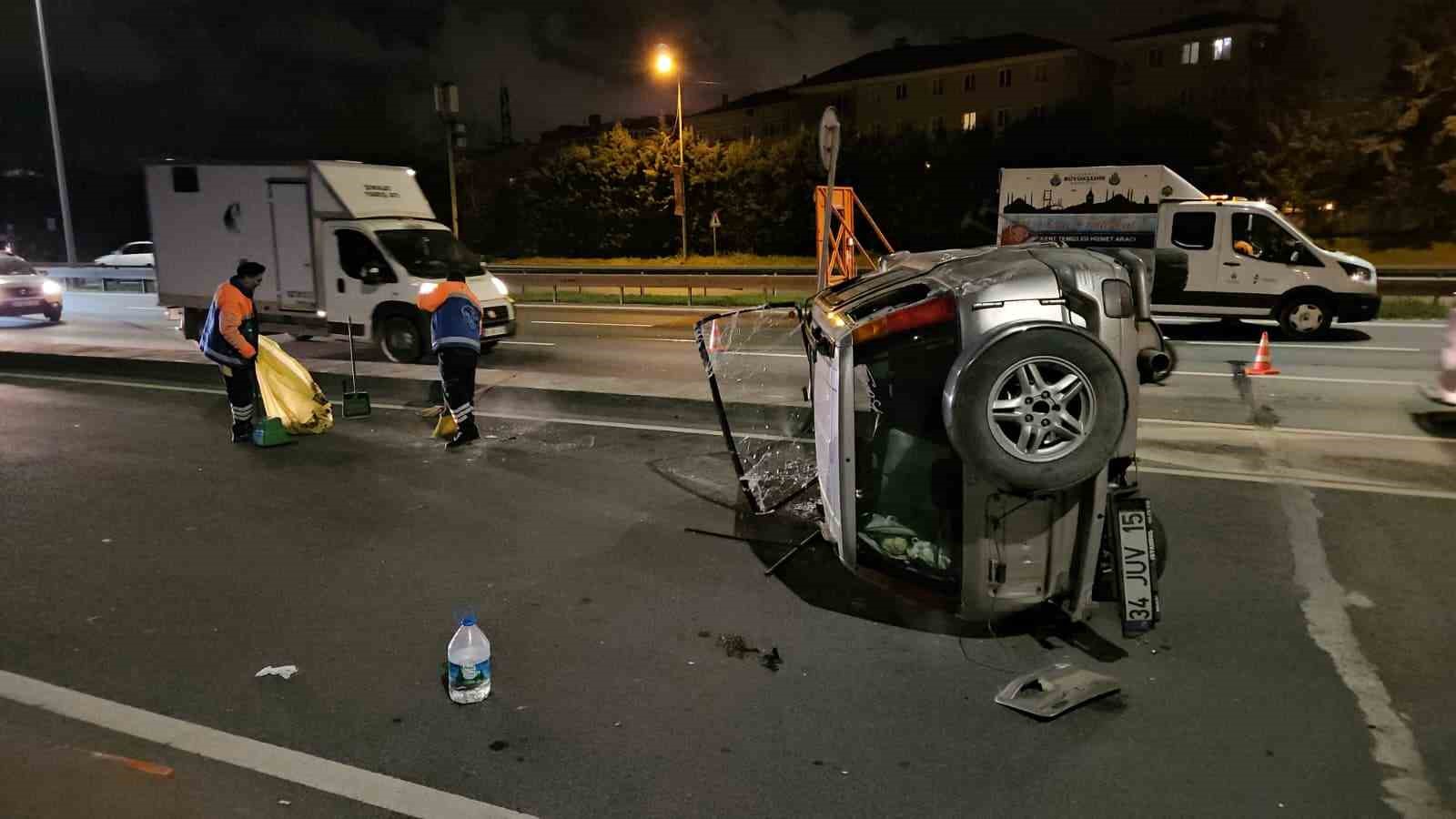Kağıthane’de alkollü sürücü viyadükte kazaya neden oldu: Cip yan yattı
