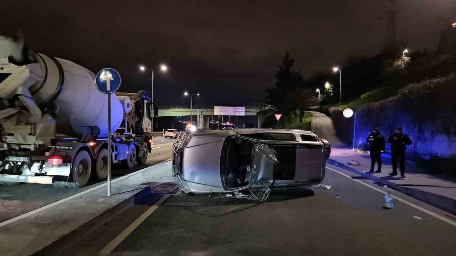 Kağıthane’de alkollü sürücü viyadükte kazaya neden oldu: Cip yan yattı
