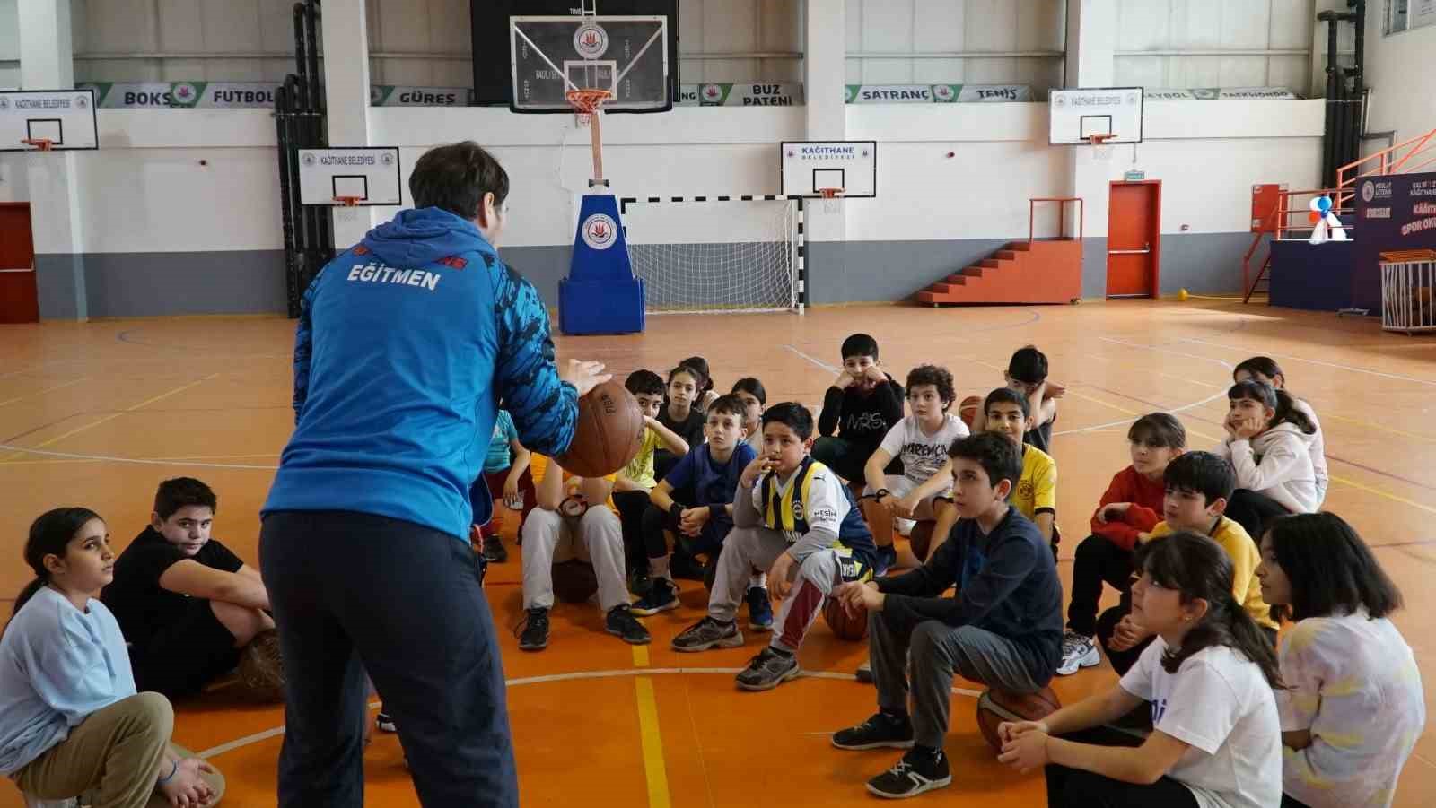 Kağıthane’de gençler için kültürel ve sportif faaliyet programları sürdürülüyor
