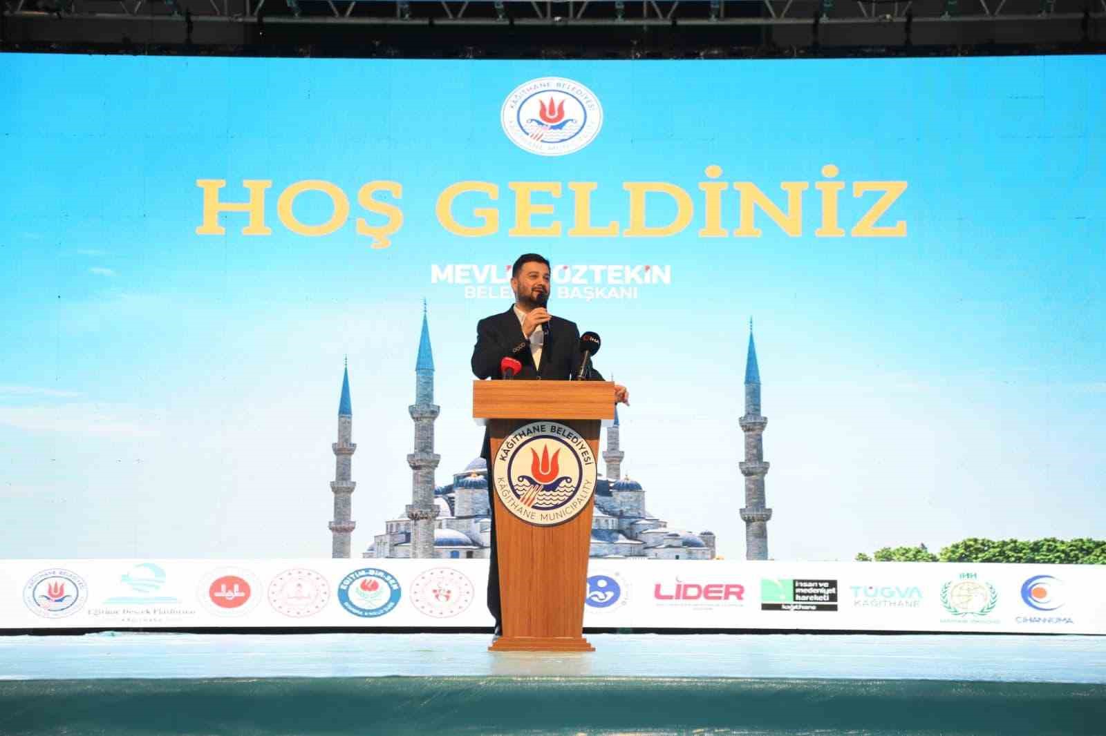 Kağıthane’de ‘Gençlik Uyanıyor Duada Buluşuyor’ projesi ile camiye gelen çocuklara ödül dağıtıldı
