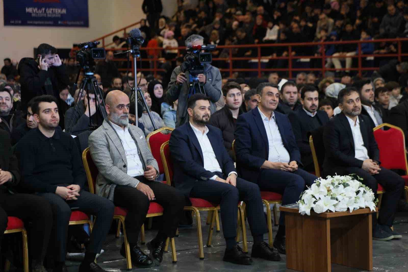 Kağıthane’de ‘Gençlik Uyanıyor Duada Buluşuyor’ projesi ile camiye gelen çocuklara ödül dağıtıldı
