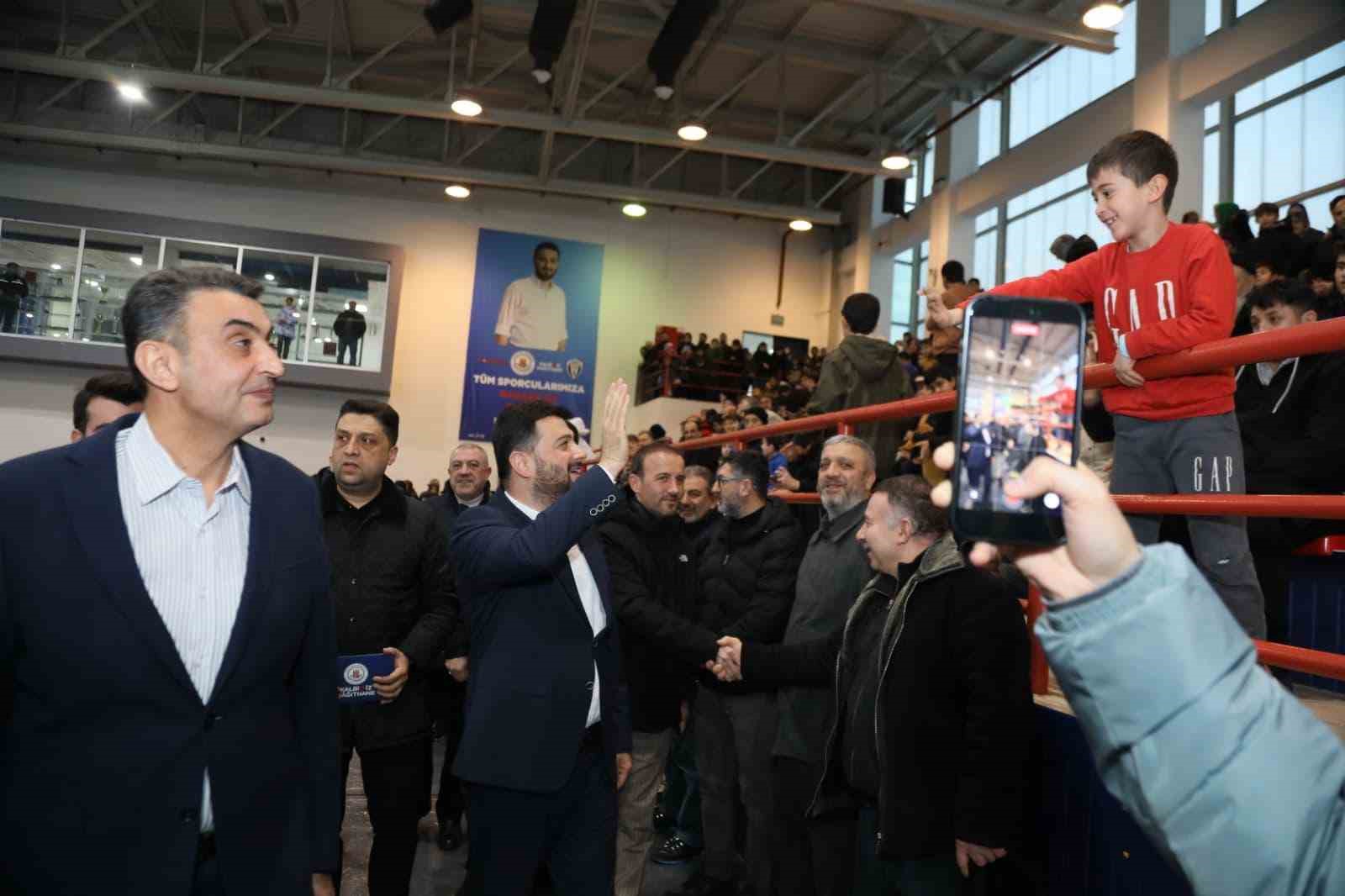 Kağıthane’de ‘Gençlik Uyanıyor Duada Buluşuyor’ projesi ile camiye gelen çocuklara ödül dağıtıldı
