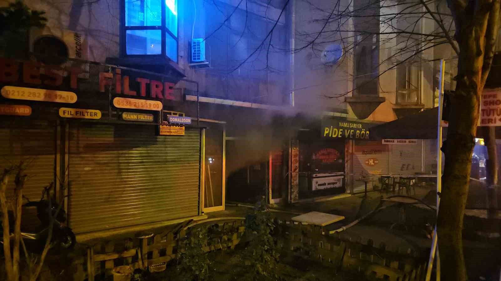 Kağıthane’de marangozhanede korkutan yangın: 11 kişi ve 1 yavru köpek kurtarıldı
