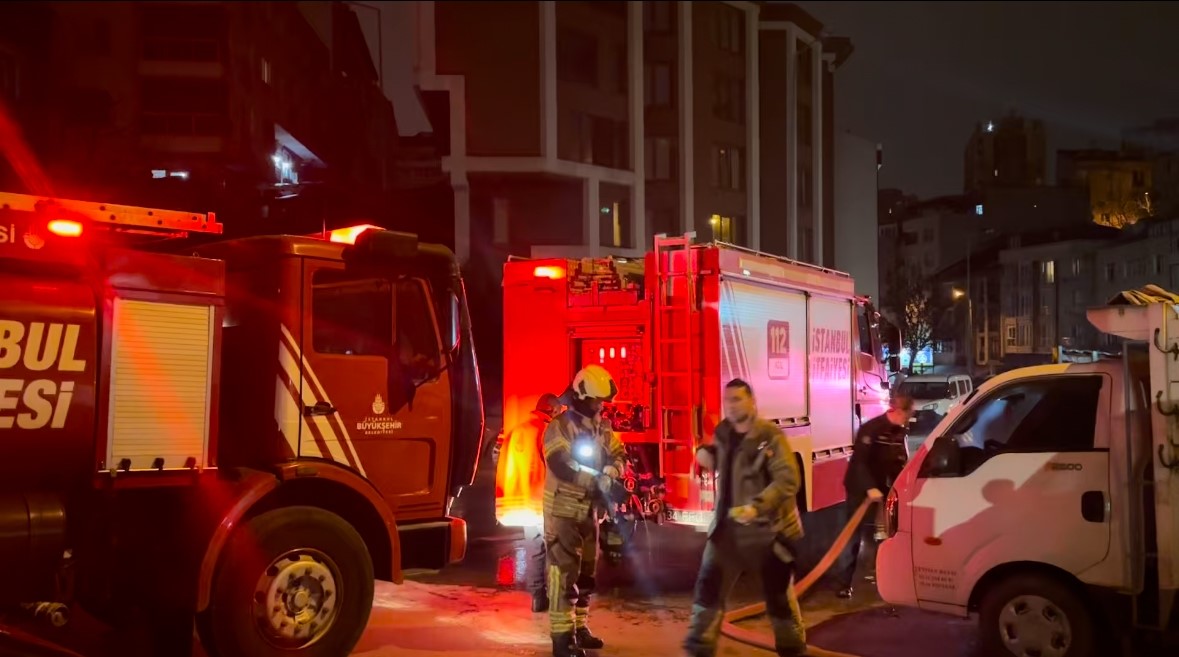 Kağıthane’de metruk binada şüpheli yangın
