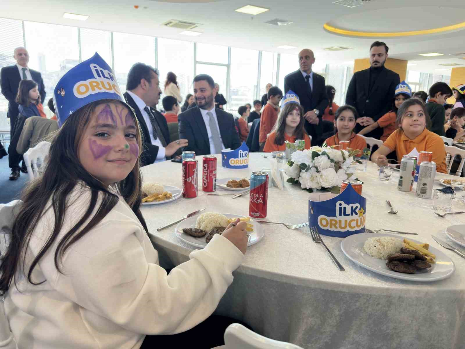 Kağıthane’de Ramazan’ın ilk iftarı miniklerle yapıldı
