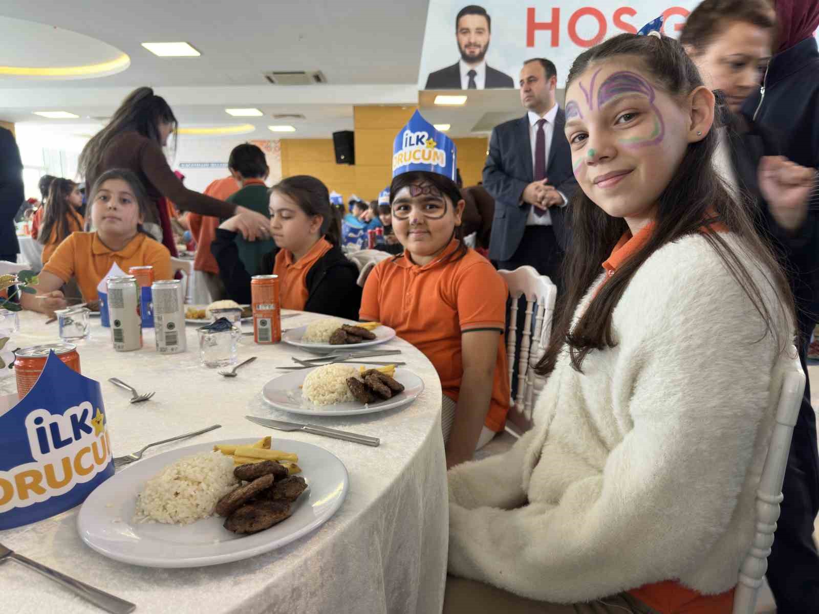 Kağıthane’de Ramazan’ın ilk iftarı miniklerle yapıldı
